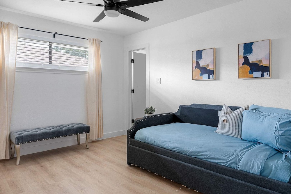 The Belvedere Pet Friendly Spacious Yard