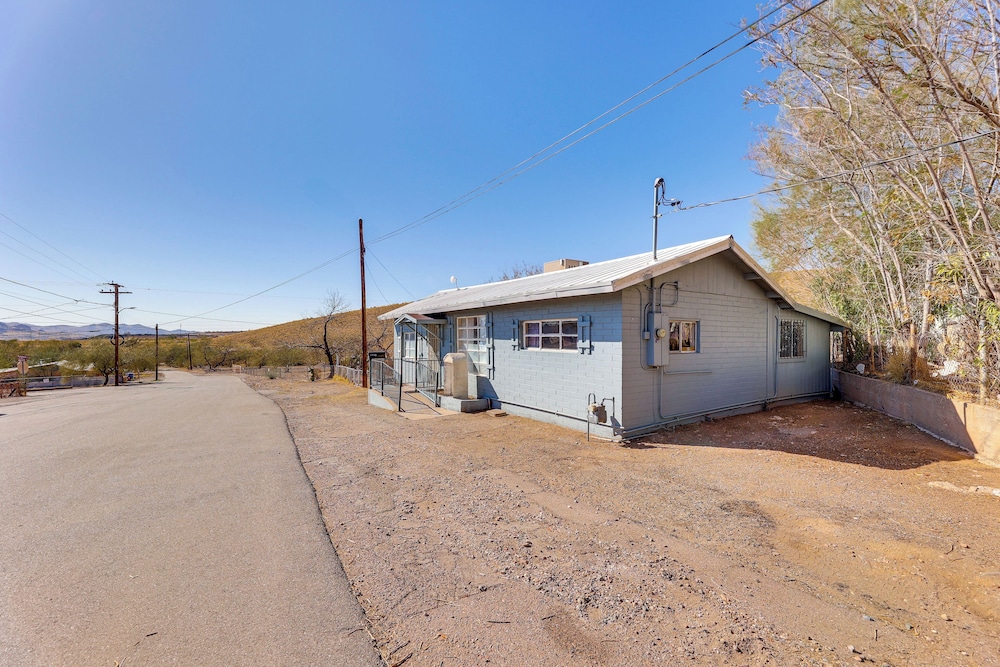 Fenced Yard & Mtn Views: Dog-friendly Superior Gem