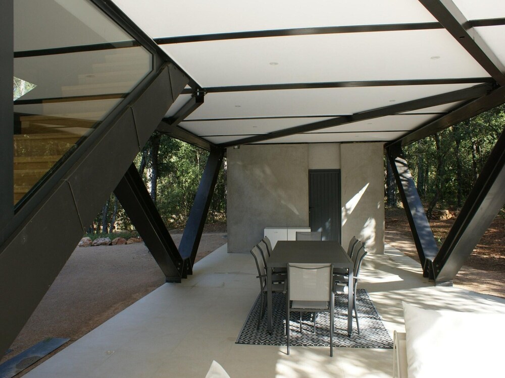 Cosy Holiday Home With Garden in Lorgues