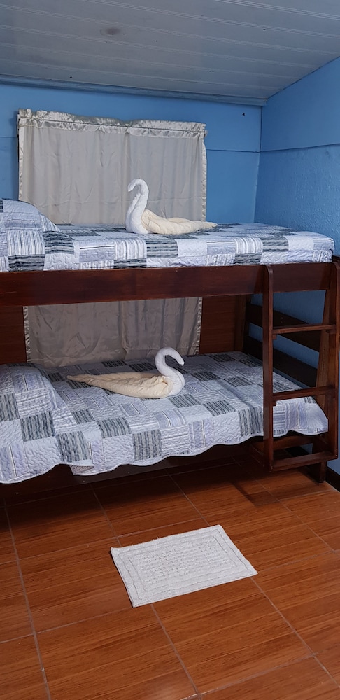 Moras Place B&B - Hostel