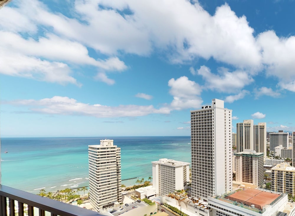Artsy 32nd Floor Condo with Modern Furnishings & Gorgeous Ocean Views by Koko Resort Vacation Rentals