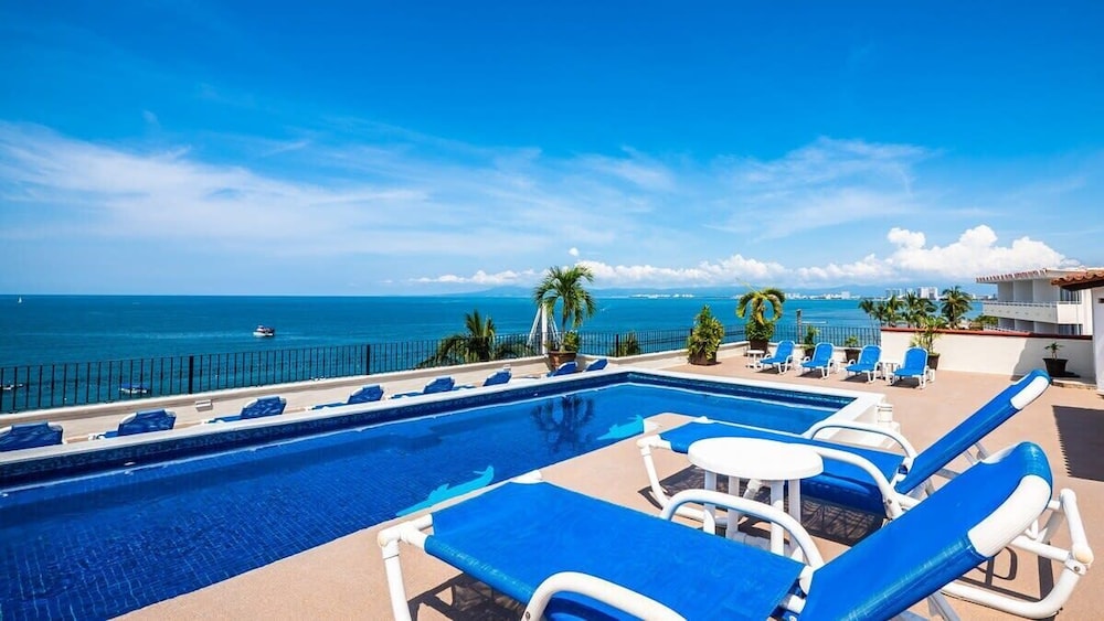 Cozy 2BR King Beds - Rooftop Pool - Fast Wifi
