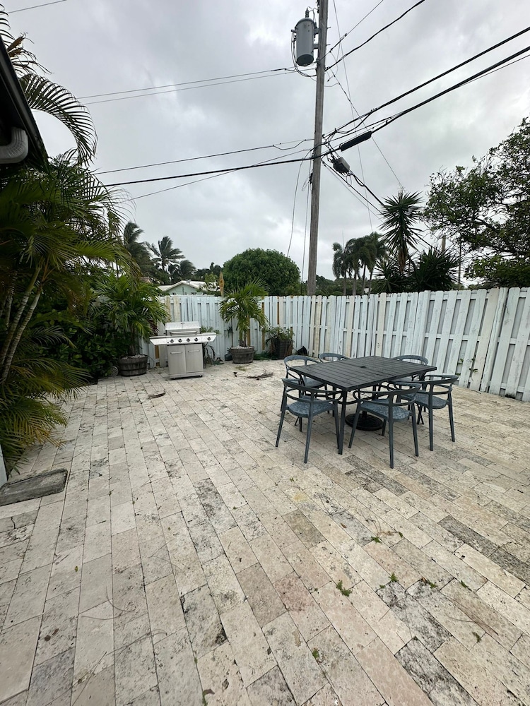 Relaxing 4BR 2BA Home With Wifi and Private Pool in Fabulous Fort Lauderdale