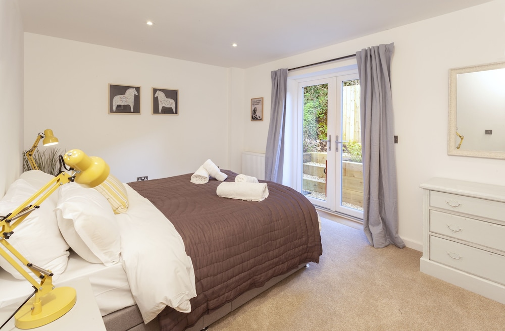 Appledore Home With Panoramic Estuary View view 2