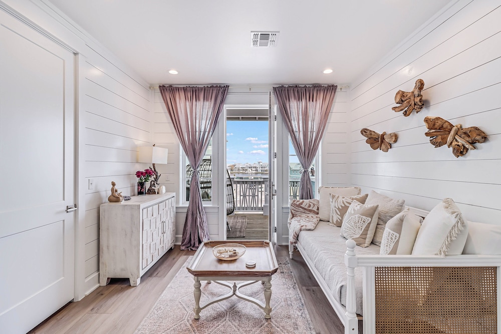 Beach Grace 204 TAI