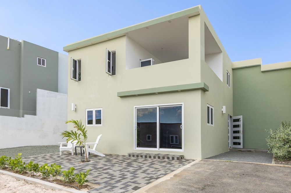 Modern 3-bed Apartment in Papaya Resort Curacao