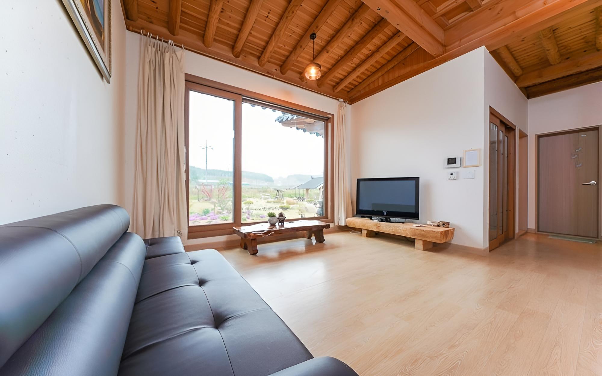 Yangyang Seorak Nadeul Pension view 2