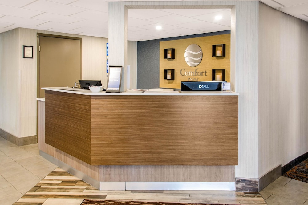 Montreal Vacations - Comfort Inn Aeroport - Property Image 4
