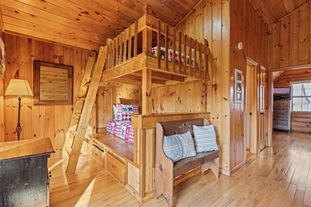 Bear Hideaway Cozy 3BR Cabin