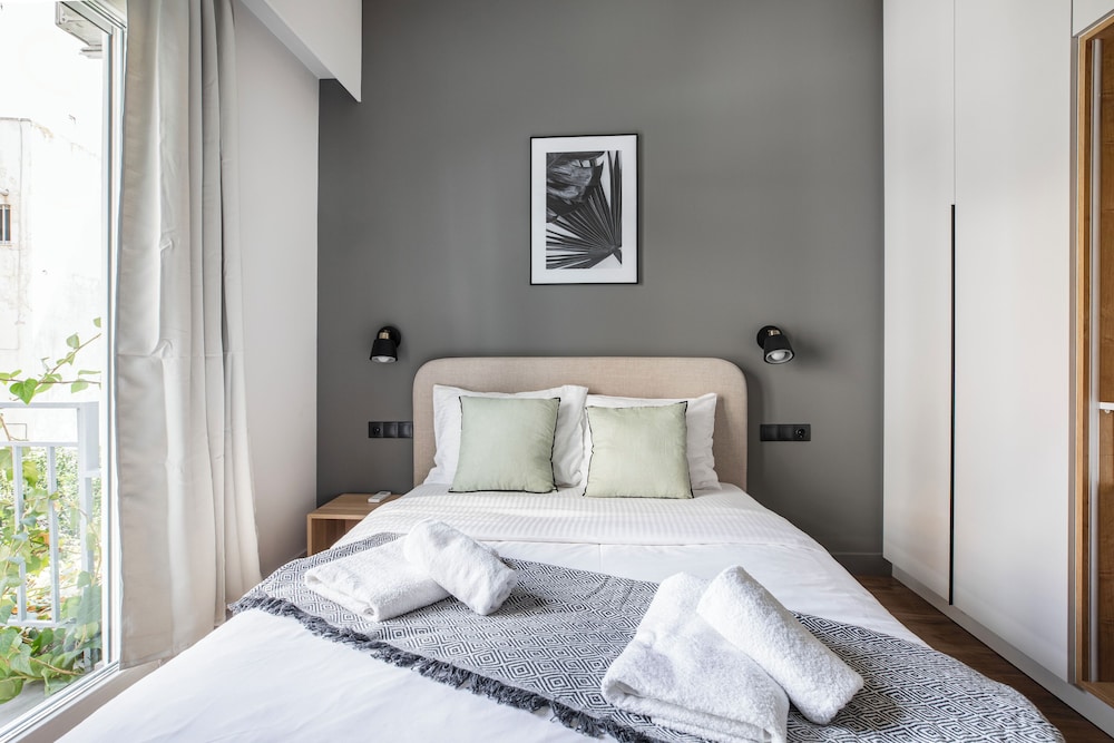 Bask - Chic 2 Bedroom Apt in Athens