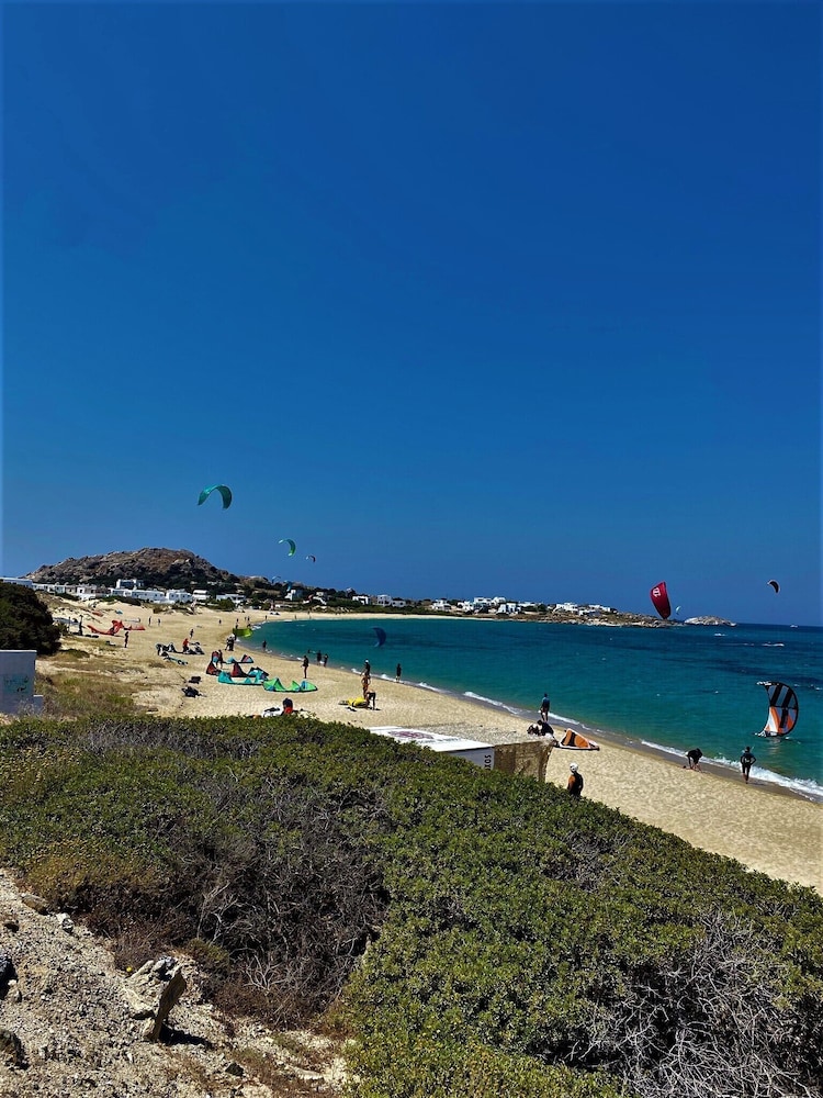 Studios Vrettos Beachfront Hotel