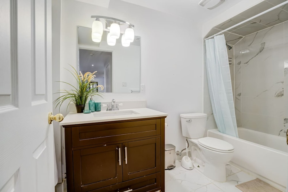 Comfortable Whitby 2 Bedroom Lower Suite