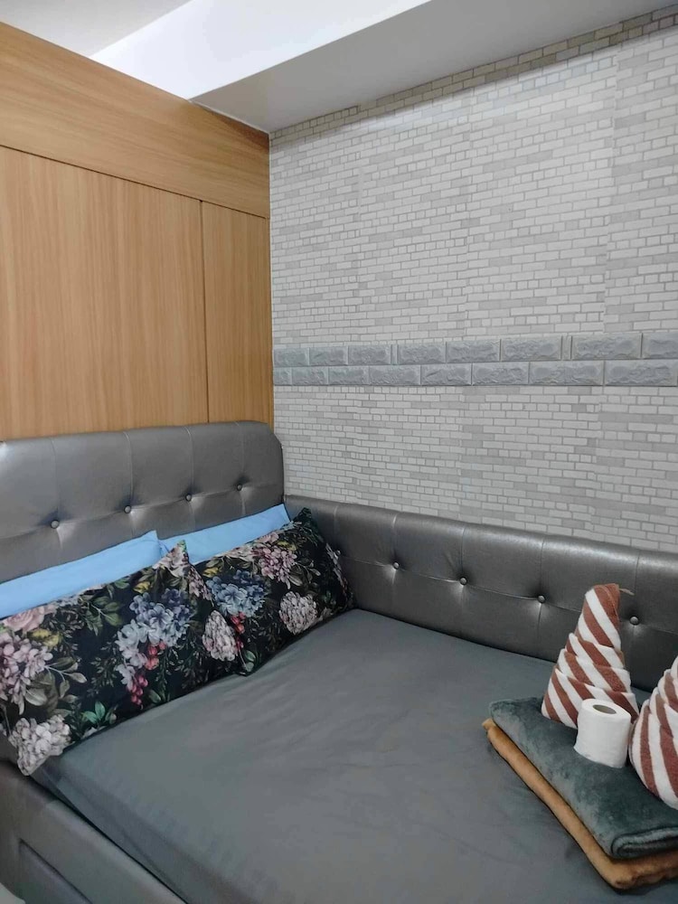 Peaceful Pasay Oasis - Entire Apartment for Rent
