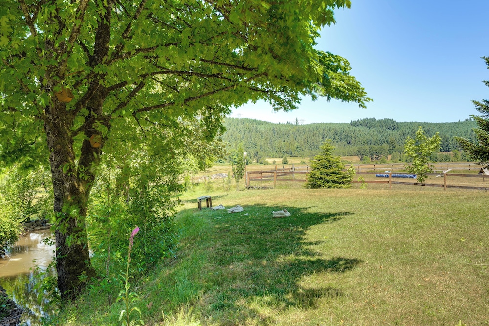 Oregon Farmhouse Hideaway on 53 Acres