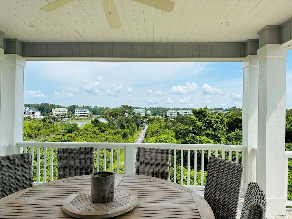 Gray Goose 5 Bedroom Home by RedAwning