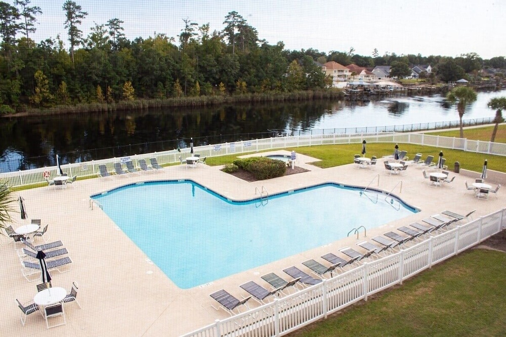 Waterway Village 18g 2 Bedroom Condo