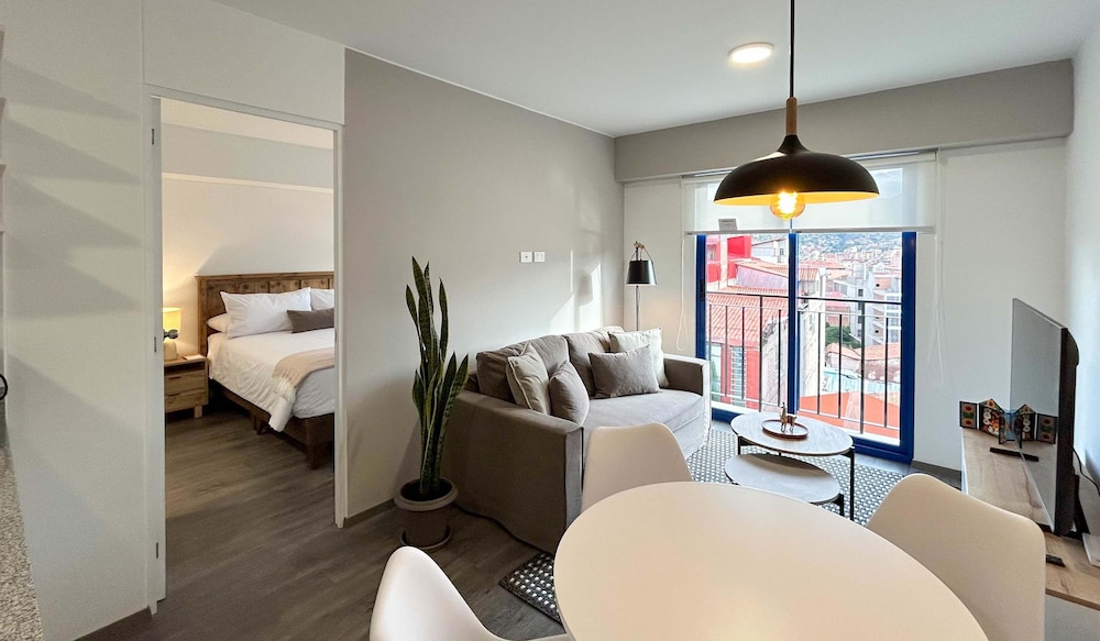 w Gorgeous 2BR w Perfect Balcony in Cusco