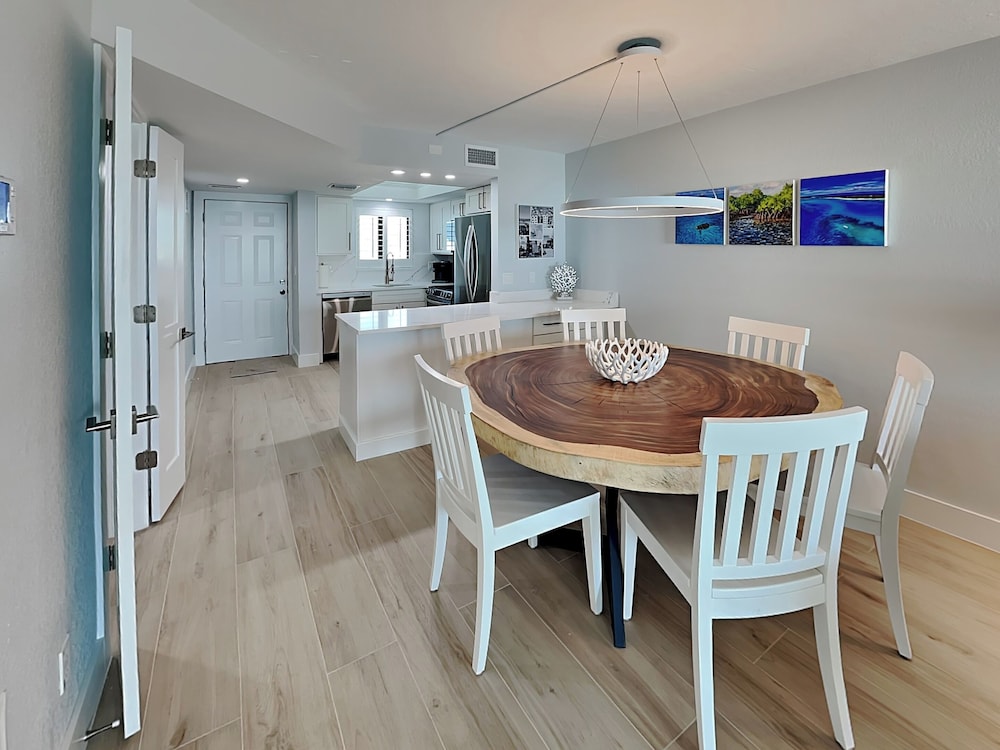Seaside 4 by Distinctive Beach Rentals