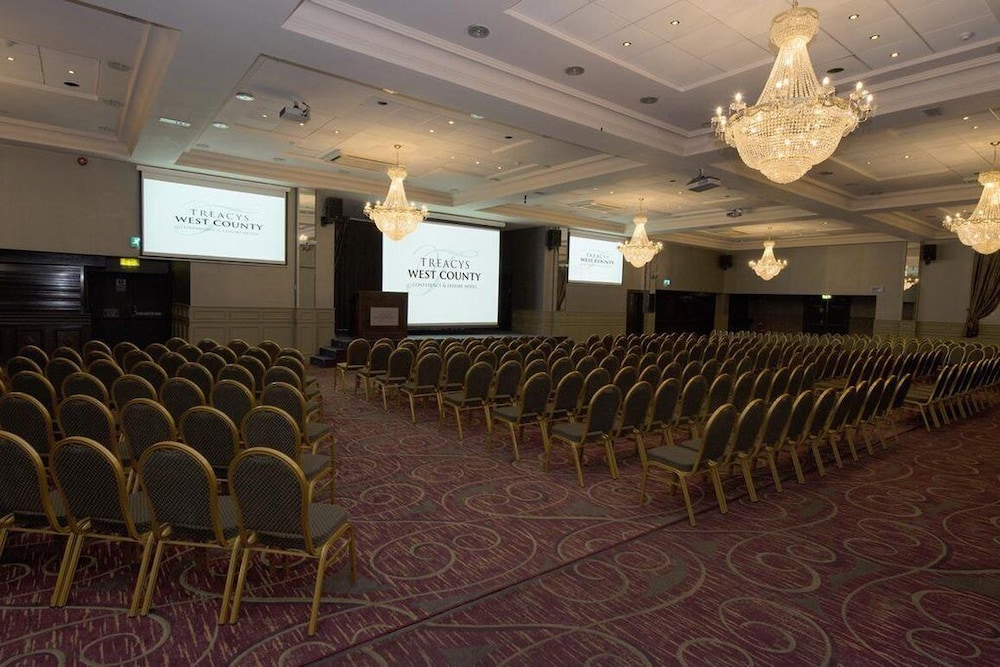 Ennis Vacations - Treacy's West County Conference  Leisure Centre - Property Image 2