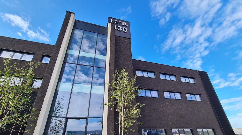 Hotel Le 830 - Image 1