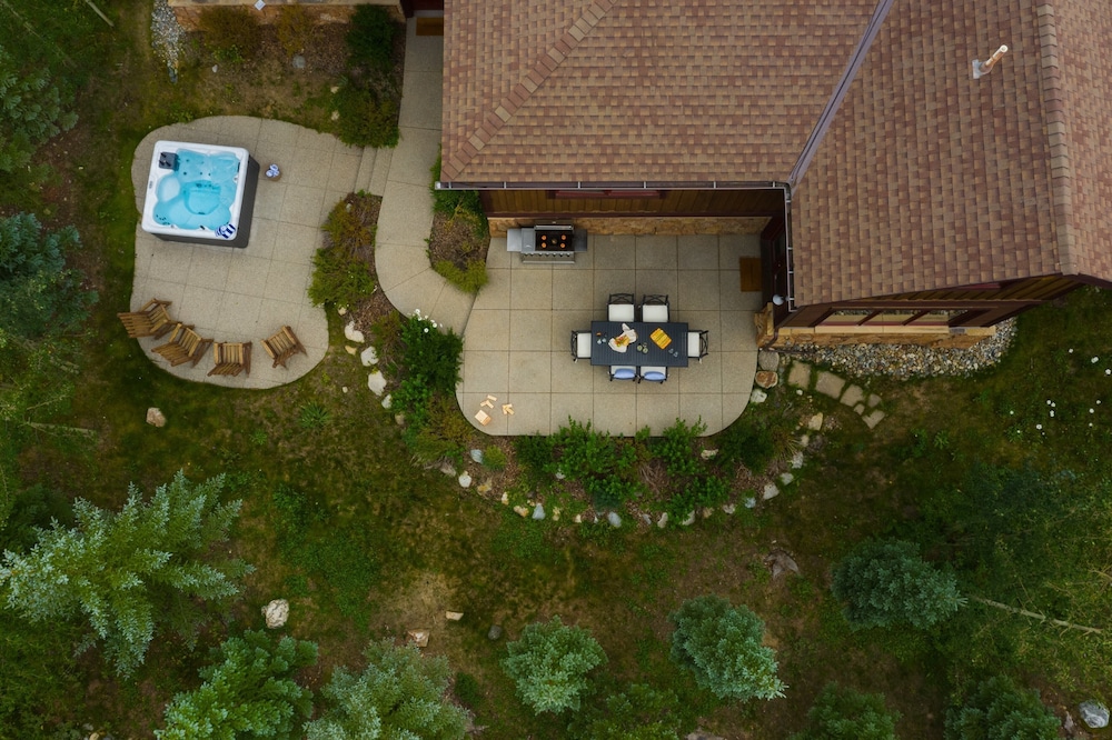 Peak 8 by Avantstay Spacious Modern Cabin w/ Hot Tub & Views view 5