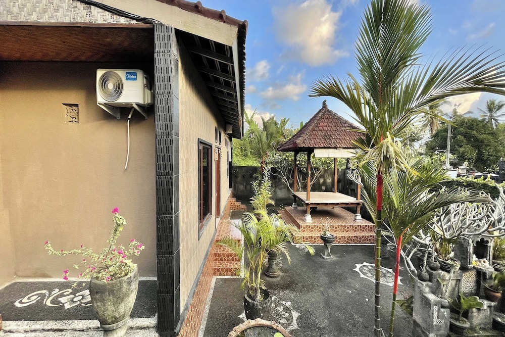Mongan Homestay Beside The Belulang Hot Spring