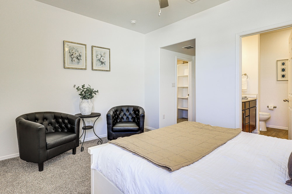 Home w/ Private Patio 10 Mi to Rio Grande!