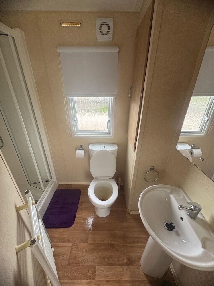 3 Bed Caravan - Sleeps 8 - Pets - Parking