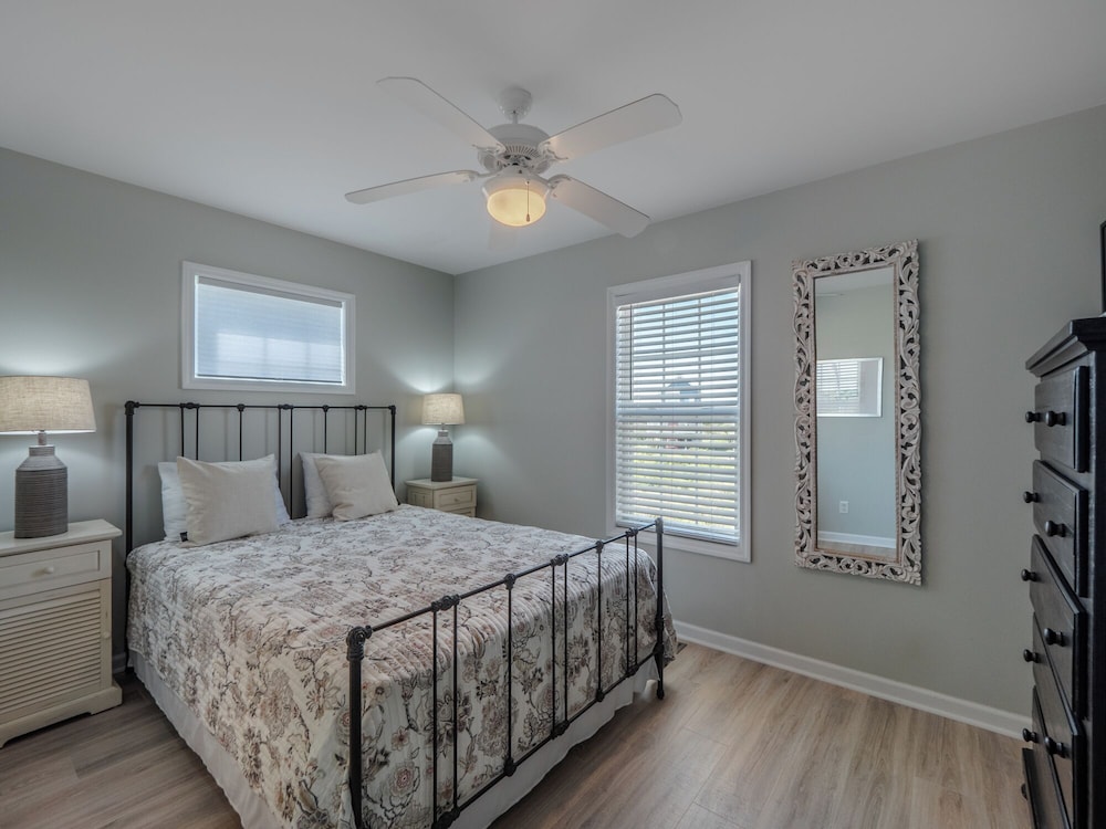 Shore Therapy by Topsail Realty