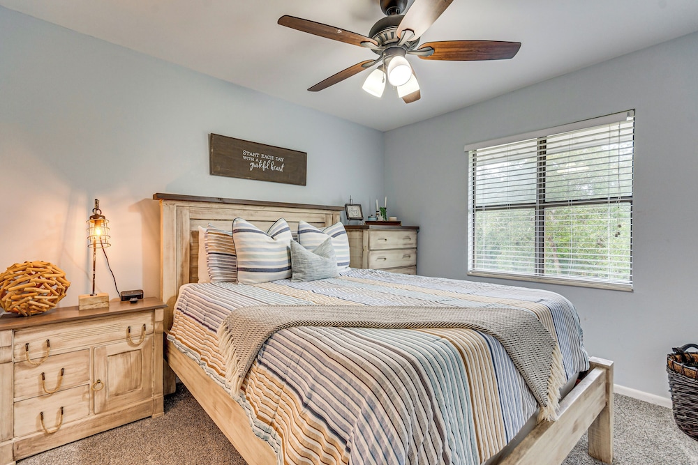 7 Mi to The Wharf: Gem w/ Beach Access