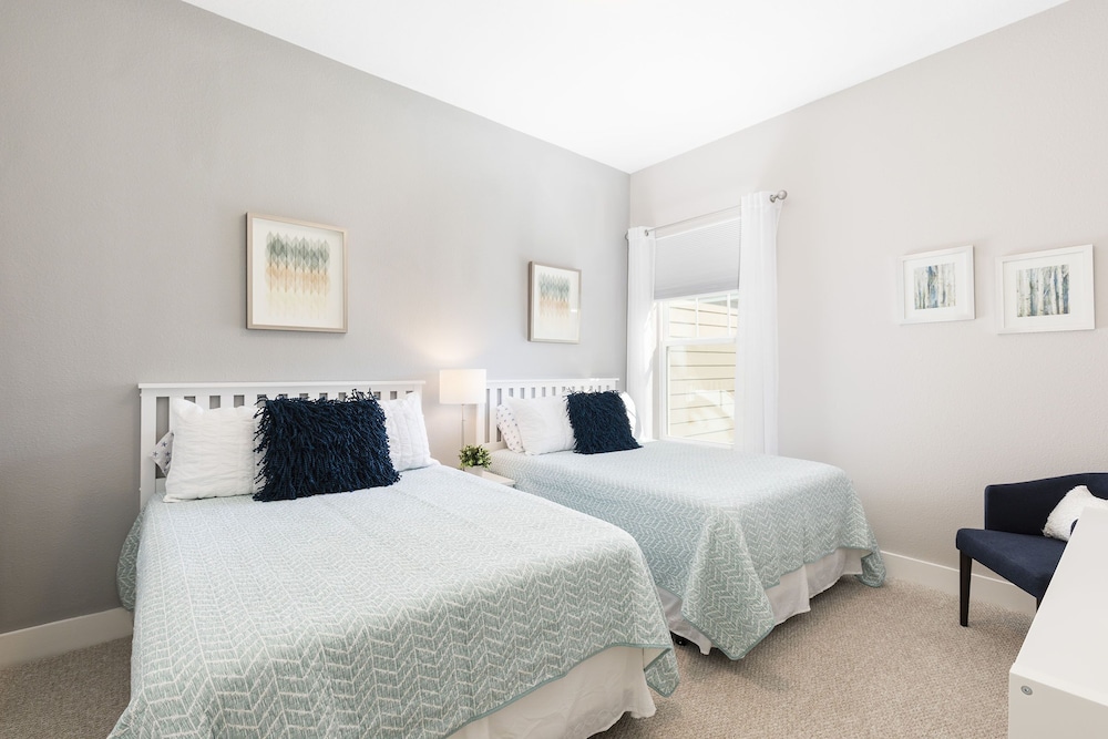 Summerville Vacation Homes by Columbia Management
