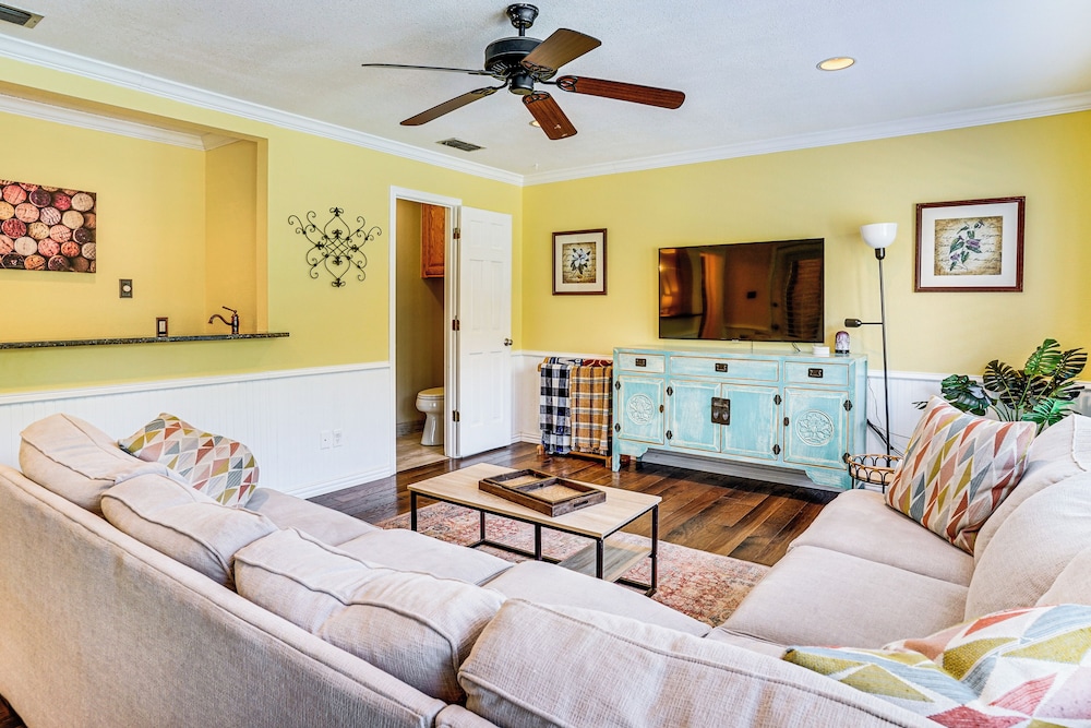 Patio & Yard: Family Home 12 Mi to At&t Stadium!