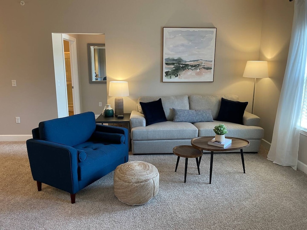 2BR Water Views W D Walkable Pool Gym