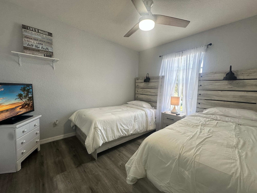 Family Villa 5 Bedroom Near Disney World