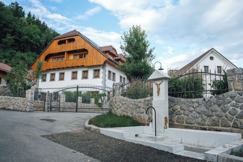 Menart Estate