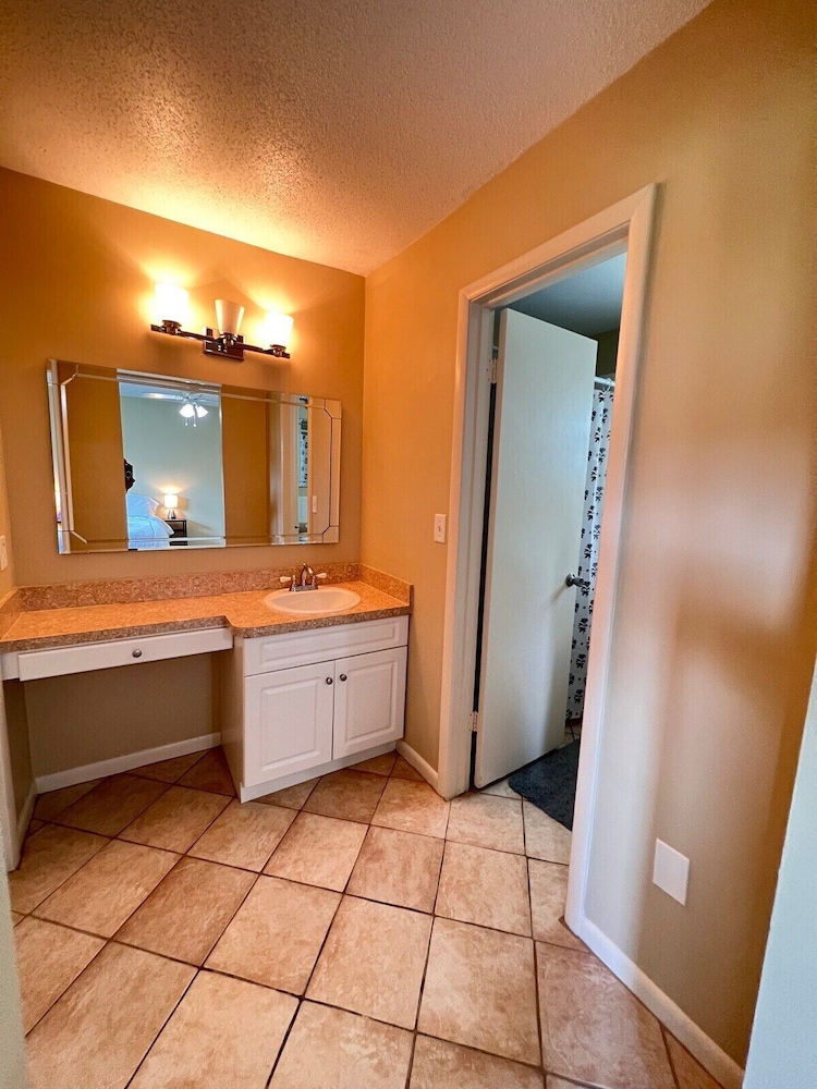 Charming Room Rentals in Southern Lakeland: Central & Cozy
