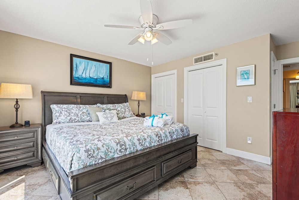 It Doesnt Get Any Better Than This! 2BR 2BA Sleeps 8 Beachfront!