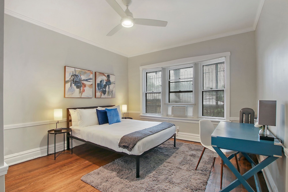 Chic 2BR Apt - Roscoe 1