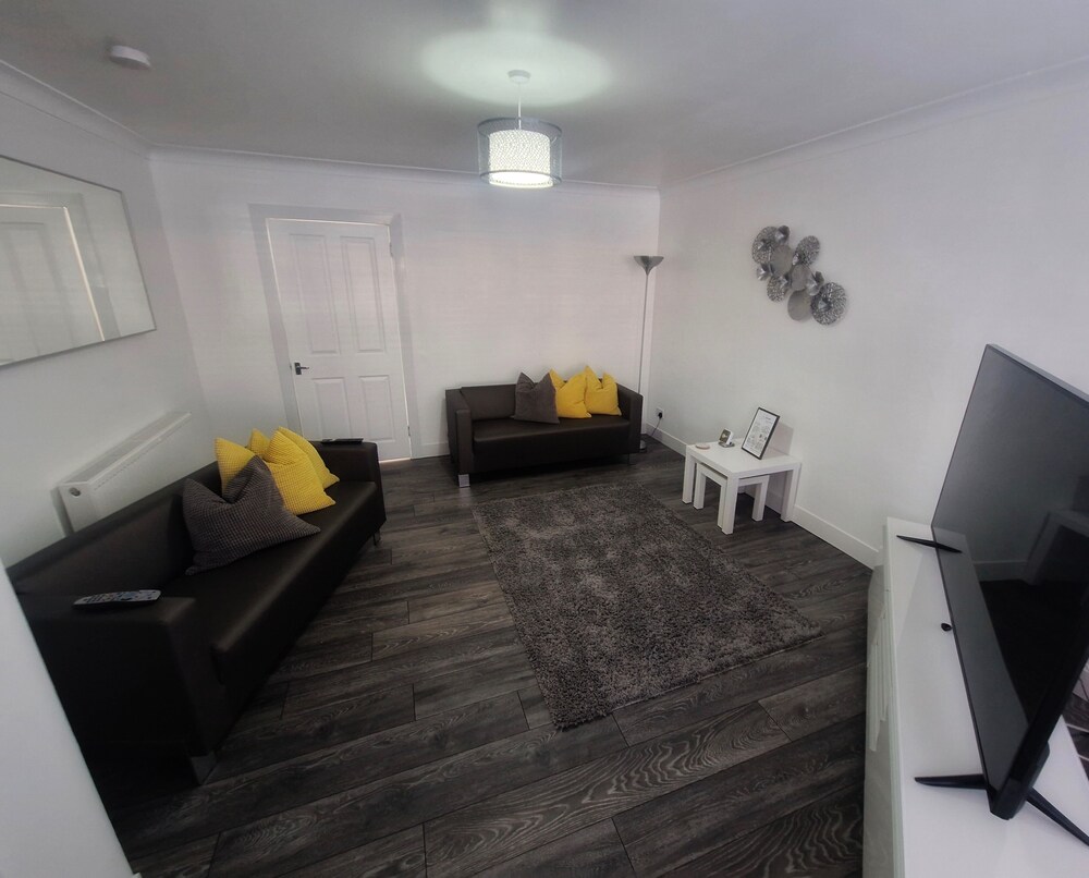 Cozy Shotts House With 2 Bedrooms