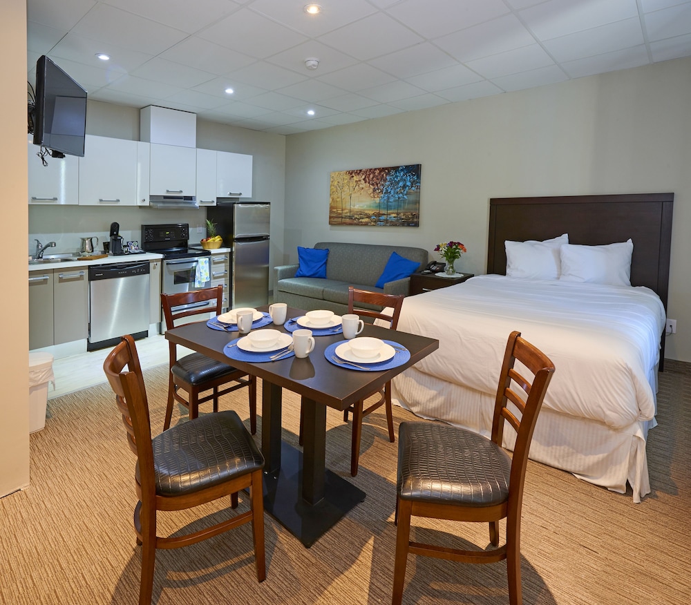 Hotel Wasaga Riverdocks Hotel Suites - Image 1