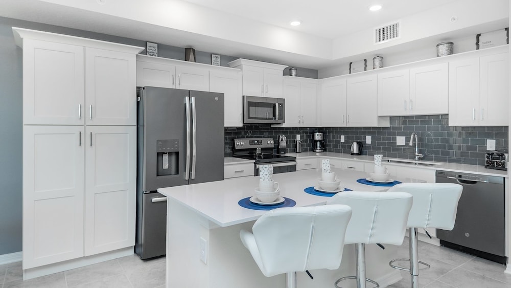 Storey Lake Resort 2 Bedroom Condo w Balcony and Amenities 2 Condo