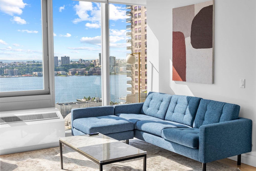 Forte Select by Rove Travel 2BR Midtown West Apt