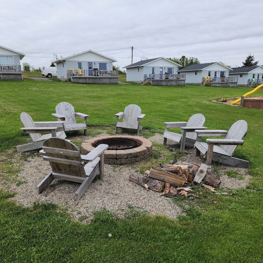 Cavendish Bosom Buddies Cottage Resort