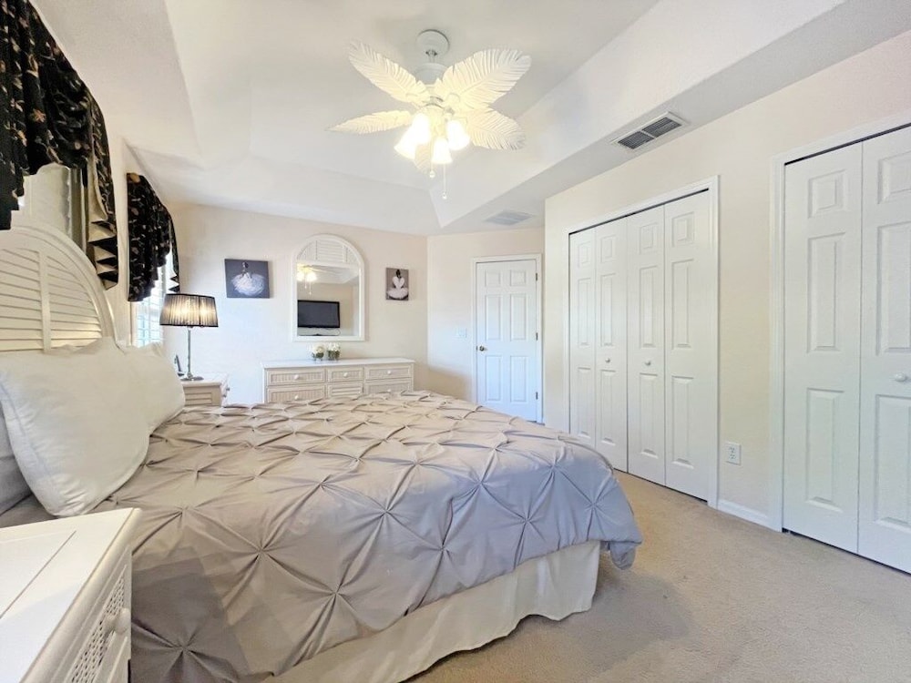 The White House 4 Bedroom Home