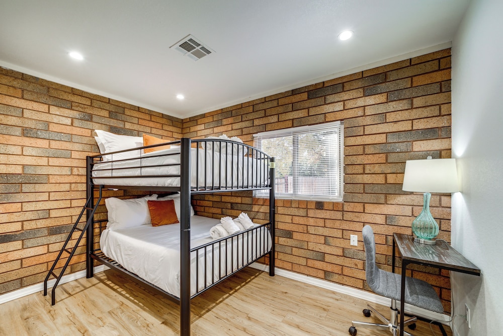 Castle Rock Views: Sedona Retreat w/ Hot Tub!