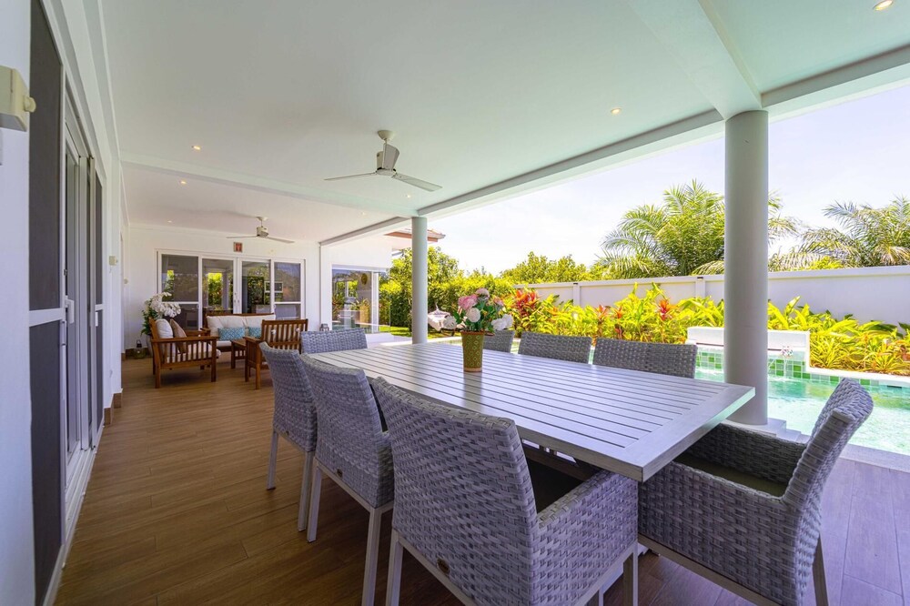 TropicalFamilyVilla w Pool&Garden ML103