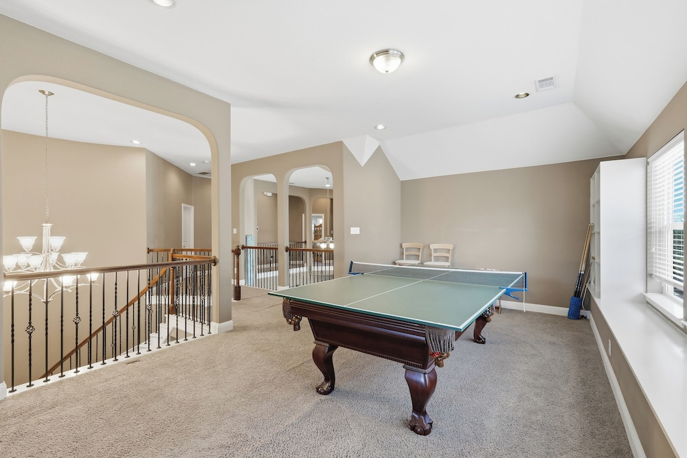 Spacious Cozy 4B Home in Frisco