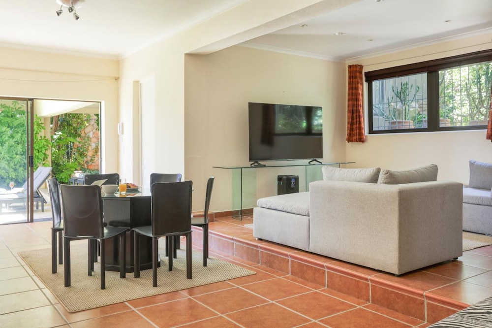 Villa Sol Camps Bay - Family Retreat With 360 Views