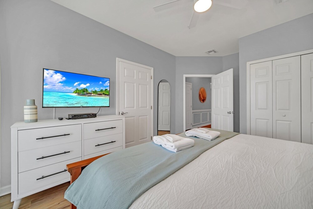 Spacious and Modern Townhome! Close to Attractions and Conventions Center! 3vc5014-10