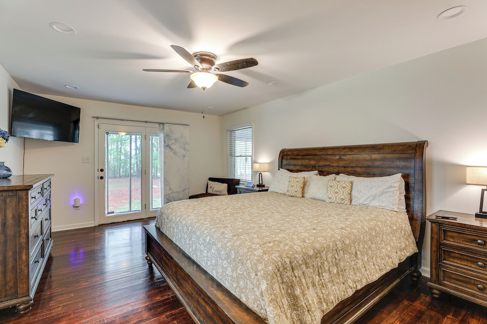 Private Dock + Pool Table: Lake Marion Getaway